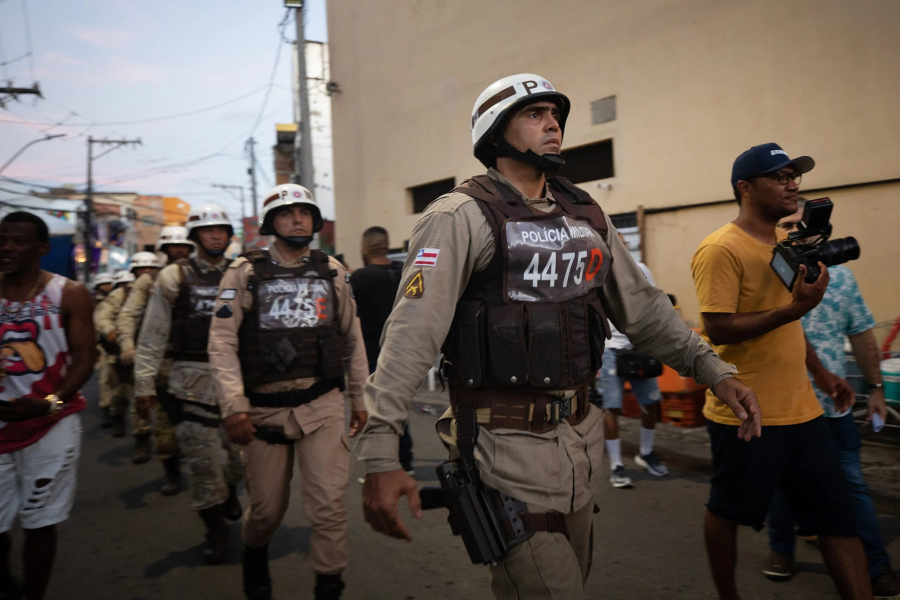 Truculência Policial Marca Carnaval de Salvador e Gera Críticas nas Redes Sociais