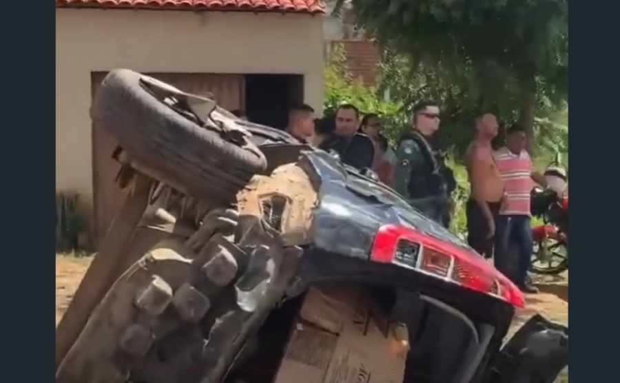 Carro capota em rodovia de Boa Viagem e deixa uma pessoa ferida