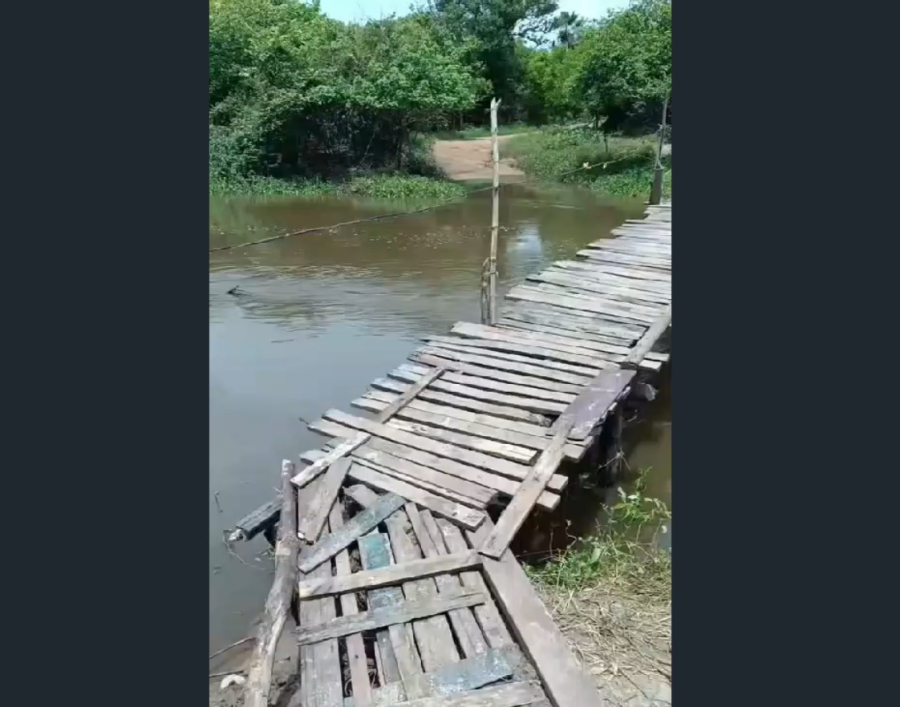 Comunidade da Jarandragoeira sofre com ponte improvisada e cobra ação da Prefeitura