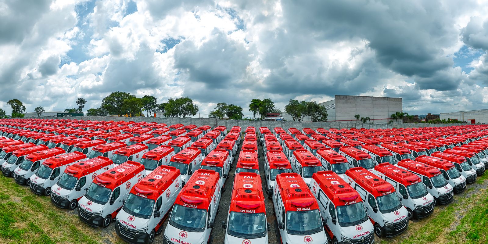 Lula entrega 789 novas ambulâncias para a frota do Samu