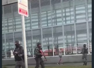 PM dispersa torcedores do Palmeiras com tiros de contenção antes de jogo contra o Fortaleza na Arena Castelão
