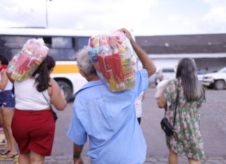 Prefeitura de Caucaia começa a entrega de cestas básicas a famílias atingidas pelas chuvas