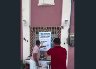 Comerciante de Jaguaretama aposta na honestidade e deixa freezer com gelo na calçada, sem atendente