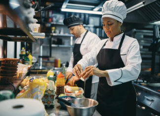 Formação gratuita na área da gastronomia: Escola Ivens Dias Branco abre 140 vagas para cursos em Fortaleza