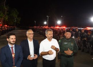 Elmano comanda pessoalmente início de operação da PM no Pirambu e na Barra do Ceará