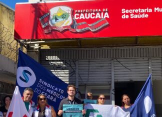 Sindicato dos Médicos volta a protestar em Caucaia cobrando salários atrasados