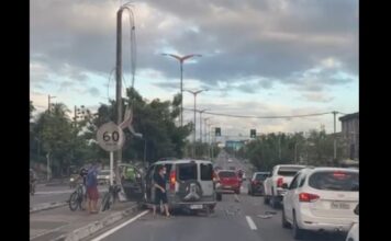 Acidente com três carros e um caminhão é registrado na Avenida Mister Hull, em Fortaleza