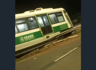 VLT descarrila e atinge estrutura de proteção em avenida de Sobral