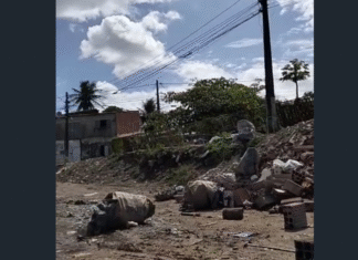Cratera se forma após retirada de lixo no bairro Marechal Rondon, denunciam moradores