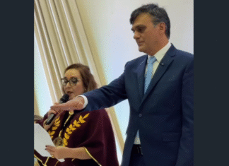 Prefeito de Caucaia, Naumi Amorim (PSD), é empossado como presidente de honra da Academia de Letras e Artes