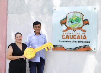 Prefeito Naumi Amorim se afasta temporariamente do cargo e vice Priscila Meneses assume Prefeitura de Caucaia