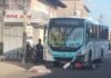 Motociclista morre após avançar preferencial e ser atropelado por ônibus no Bom Jardim, em Fortaleza