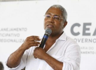 Ao lado da vice-governadora, Waldemir Catanho destaca importância do Vale Gás durante entrega em Caucaia