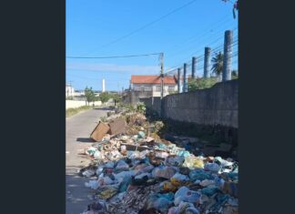 Lixo se acumula ao lado de escola no KM 14 e expõe descaso com limpeza pública em Caucaia
