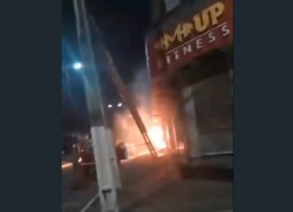 Incêndio assusta moradores no bairro Araturi após suposto curto-circuito em rede elétrica