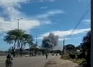 Incêndio atinge centro de reciclagem no Tabapuá e assusta moradores em Caucaia