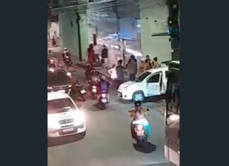 Acidente entre dois carros e uma motocicleta é registrado no bairro Marechal Rondon