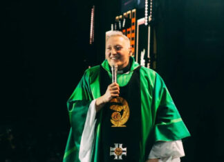 Padre Marcelo Rossi abre última noite do Festival Halleluya e emociona multidão de fiéis