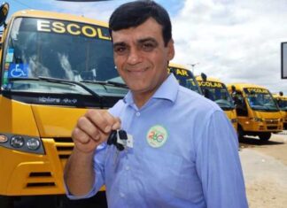 Mesmo com corte no transporte público, Prefeitura adita contrato de R$ 3,6 milhões para transporte escolar sem licitação