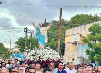 Procissão de Encerramento da Festa de Nossa Senhora dos Prazeres Reúne Multidão em Caucaia