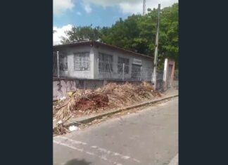 Acúmulo de lixo em frente a escola em Caucaia expõe falhas na coleta pública