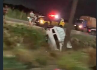 Colisão entre veículos na BR-020 derruba poste e deixa motoristas assustados no Parque Potira, em Caucaia