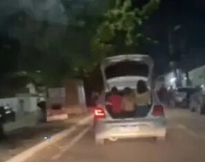Crianças são flagradas sendo transportadas no porta-malas de carro em Maracanaú