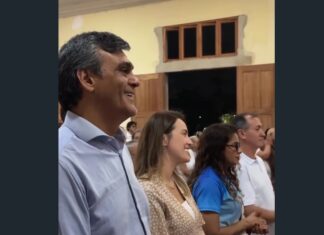 Prefeito Naumi Amorim participa de novenário no Marechal Rondon, mas comunidade cobra atenção às demandas locais