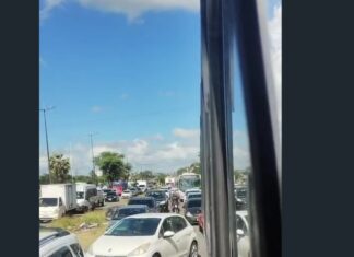 Forte congestionamento marca manhã na Avenida Mister Hull, entre Caucaia e Fortaleza