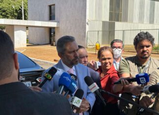 Governador do Ceará acompanha buscas após ataque em escola de Sobral e anuncia reforço policial