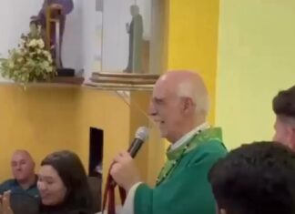 Missa celebrada pelo padre Lancellotti em Fortaleza ecoa gritos de “Sem anistia”