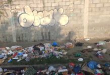 Acúmulo de lixo toma conta de rua no bairro Esplanada do Araturi, em Caucaia