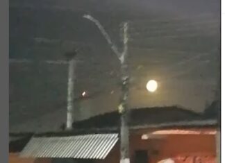 Lua cheia encanta o céu de Caucaia e rende belas imagens no bairro Araturi