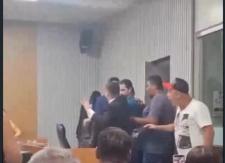 Sessão da Câmara de Sena Madureira é interrompida após briga entre vereadores