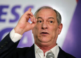 Ciro Gomes admite não ter partido para disputar as eleições de 2026 e critica grupo político de Elmano e Camilo