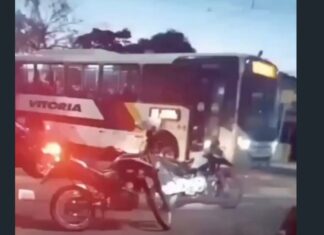 Acidente entre moto e pedestre é registrado na Avenida Dom Almeida Lustosa, em Caucaia