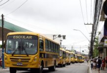 Após entrega de 19 veículos, Prefeitura de Caucaia lança licitação para aluguel de transporte escolar e gera questionamentos