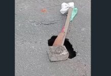 Buraco causa acidentes e revolta moradores no Araturi; comunidade cobra ação da Prefeitura de Caucaia