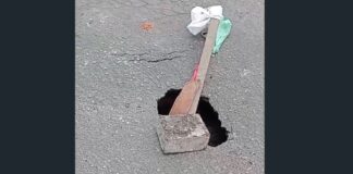 Buraco causa acidentes e revolta moradores no Araturi; comunidade cobra ação da Prefeitura de Caucaia