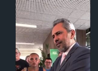 Governador Elmano de Freitas perde a linha e discute com uma mulher; imagine se tal postura fosse do ex-presidente Jair Bolsonaro?