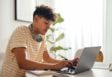 Beneficiários podem acompanhar sua situação detalhada no programa em qualquer computador, celular ou tablet. É possível visualizar frequências e identificar pendências