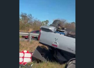 Veículo tomba na Rodovia Estruturante, em Caucaia