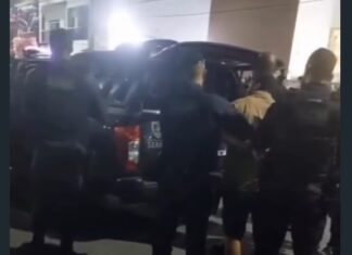 Intolerância religiosa? Homem invade igreja durante missa, causa confusão e agride padre com Bíblia no Espírito Santo