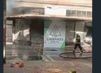 Incêndio destrói papelaria no Centro de Fortaleza e causa perda total