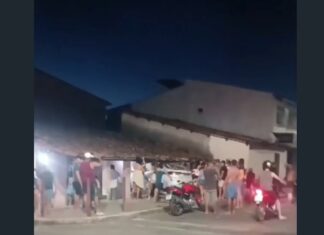 Colisão entre veículos faz carro invadir residência no Parque Potira, em Caucaia