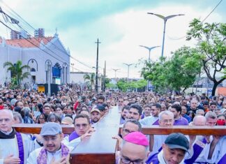 Milhares de fiéis participam da 15ª Caminhada Penitencial nas ruas de Fortaleza