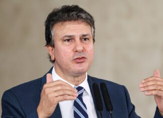 Camilo Santana vê mudança no cenário político após saída de Danilo Forte do União Brasil