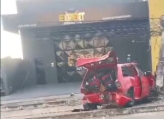 Acidente derruba poste e interrompe trânsito na Avenida Bernardo Manuel, em Fortaleza