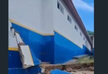 Parte de muro de escola desaba durante chuva em Itapipoca; área foi isolada