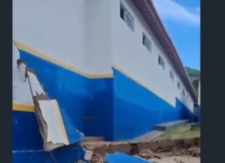 Parte de muro de escola desaba durante chuva em Itapipoca; área foi isolada